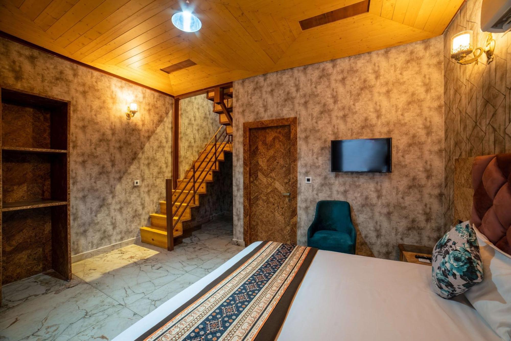Mudras Grove Resort, Нейнитал Екстериор снимка