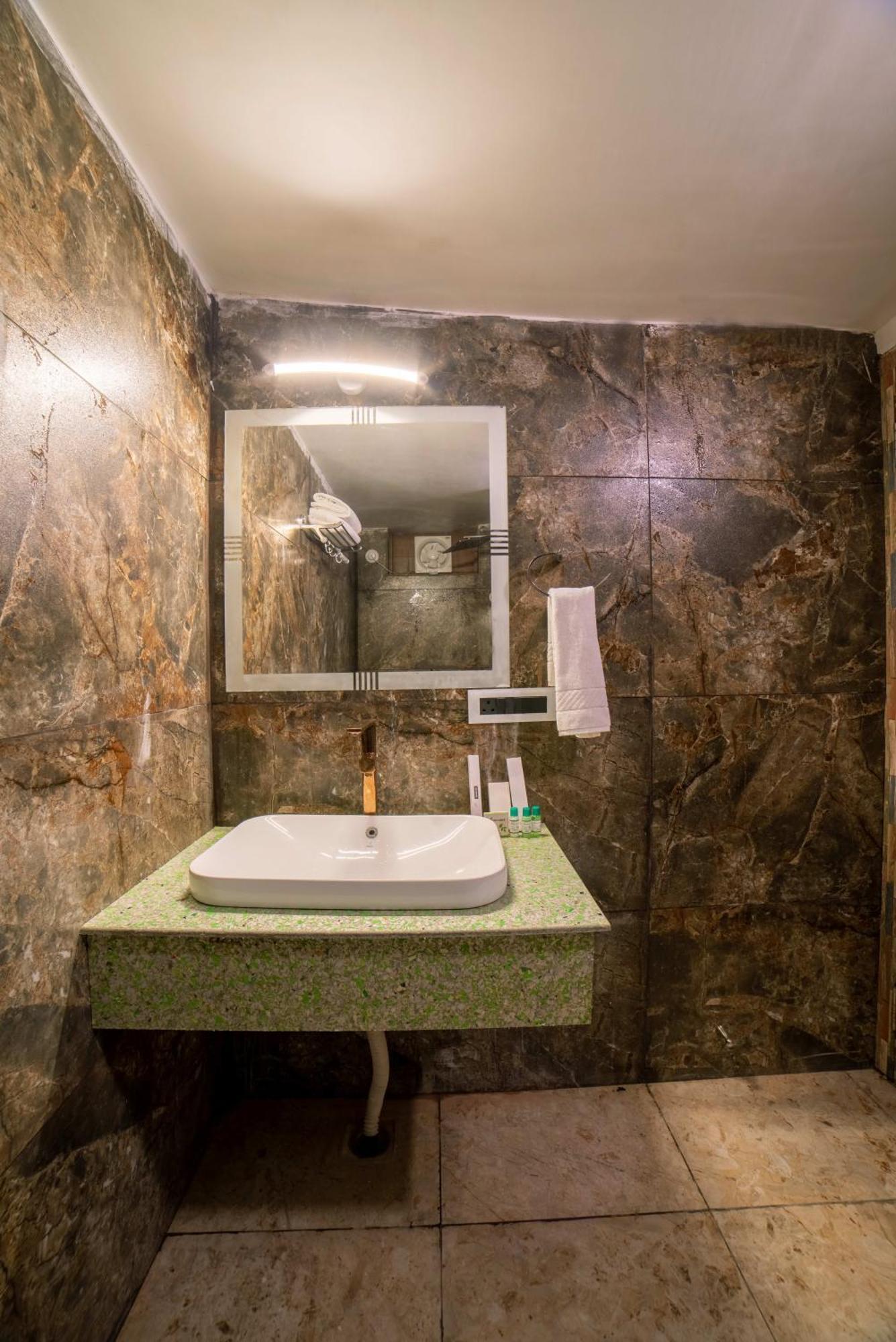 Mudras Grove Resort, Нейнитал Екстериор снимка